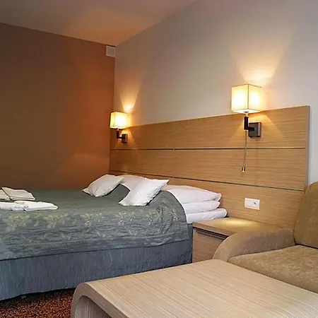 Phoenix Resort *
